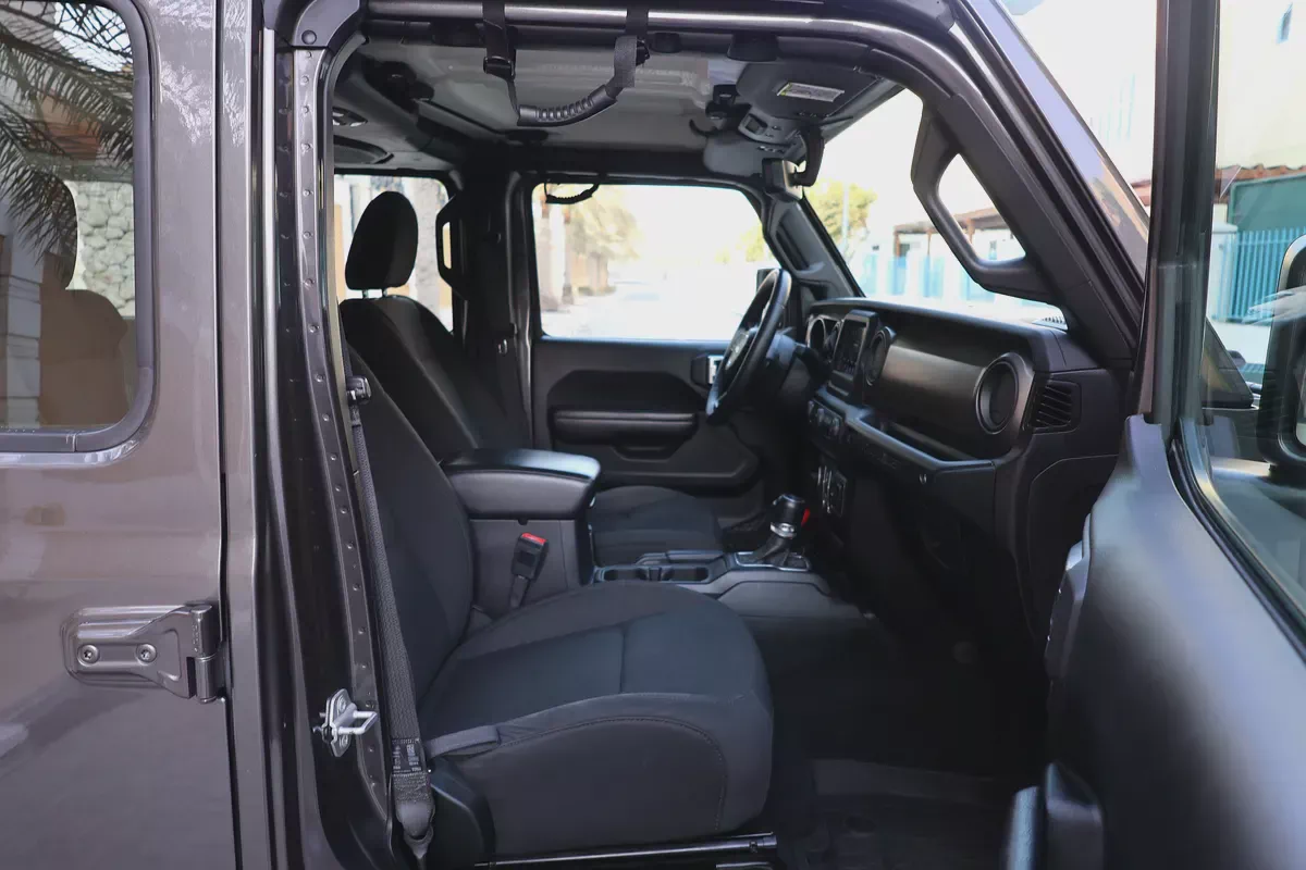 JEEP WRANGLER -unlimited sport 2018-129000KM-GCC SPECS-FULL SERVICE HISTORY-EXCELLENT CONDITION-17-17