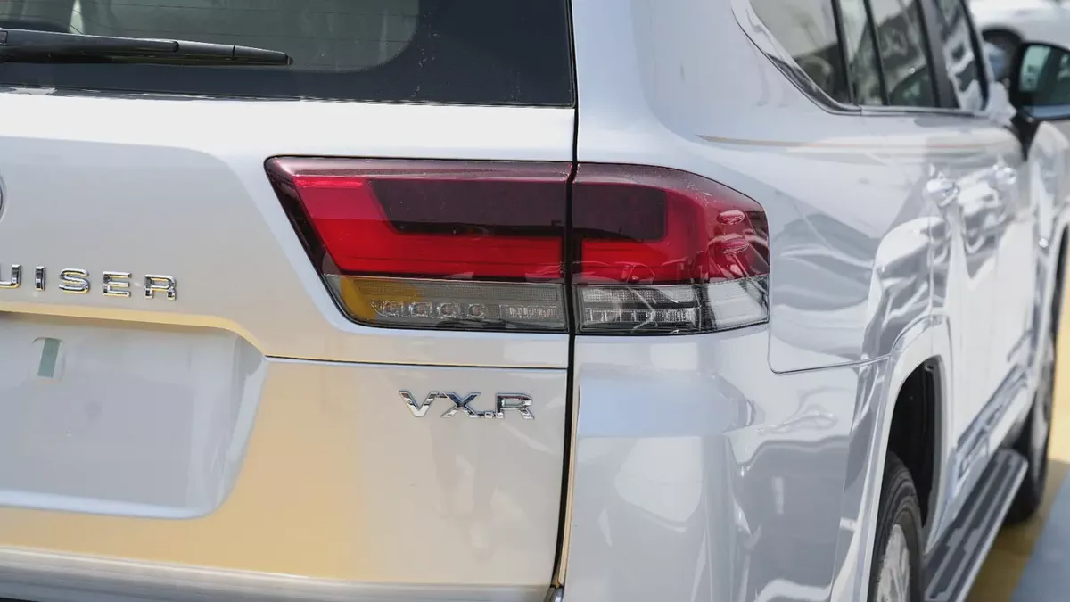 Brand New Toyota Land Cruiser VXR 4.0  2026 | GCC Specs | Zero Mileage-11-11