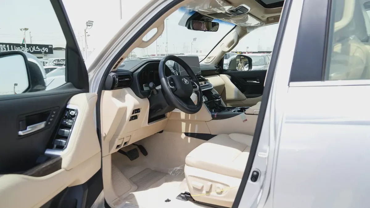 Brand New Toyota Land Cruiser VXR 4.0  2026 | GCC Specs | Zero Mileage-12-12