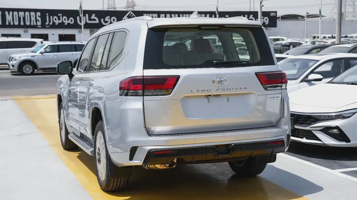 Brand New Toyota Land Cruiser VXR 4.0  2026 | GCC Specs | Zero Mileage-8-8
