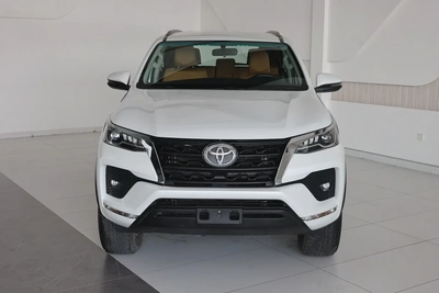 Toyota Fortuner GXR 2023 | GCC Specs | Low Mileage 46000km-Pristine Conditiom-4