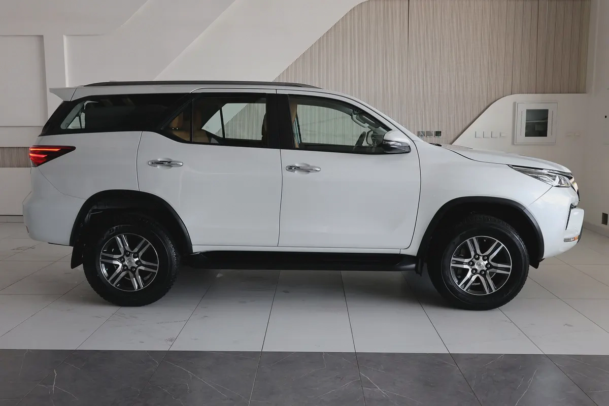 Toyota Fortuner GXR 2023 | GCC Specs | Low Mileage 46000km-Pristine Conditiom-6-6