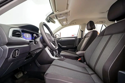 AED 1237 PM | VW T-ROC 2024 | UNDER 3 YEAR AGENCY WARRANTY SERVICE CONTRACT | LOW KMS | GCC-14
