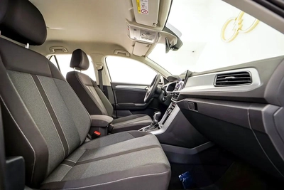 AED 1237 PM | VW T-ROC 2024 | UNDER 3 YEAR AGENCY WARRANTY SERVICE CONTRACT | LOW KMS | GCC-13