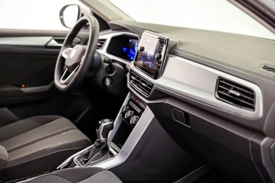 AED 1237 PM | VW T-ROC 2024 | UNDER 3 YEAR AGENCY WARRANTY SERVICE CONTRACT | LOW KMS | GCC-16