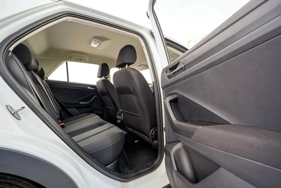 AED 1237 PM | VW T-ROC 2024 | UNDER 3 YEAR AGENCY WARRANTY SERVICE CONTRACT | LOW KMS | GCC-18