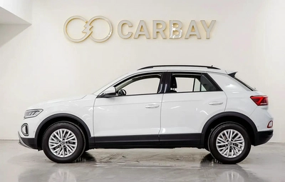 AED 1237 PM | VW T-ROC 2024 | UNDER 3 YEAR AGENCY WARRANTY SERVICE CONTRACT | LOW KMS | GCC-17