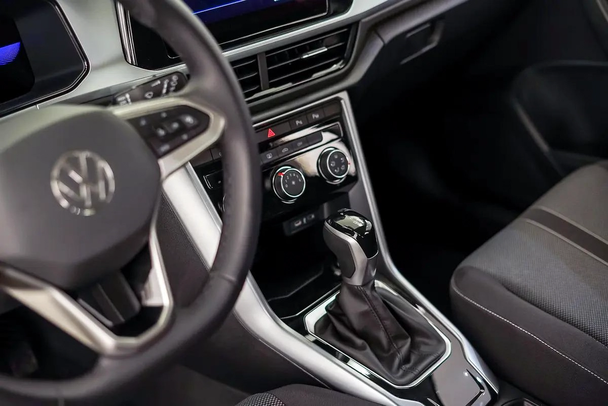 AED 1237 PM | VW T-ROC 2024 | UNDER 3 YEAR AGENCY WARRANTY SERVICE CONTRACT | LOW KMS | GCC-1-1