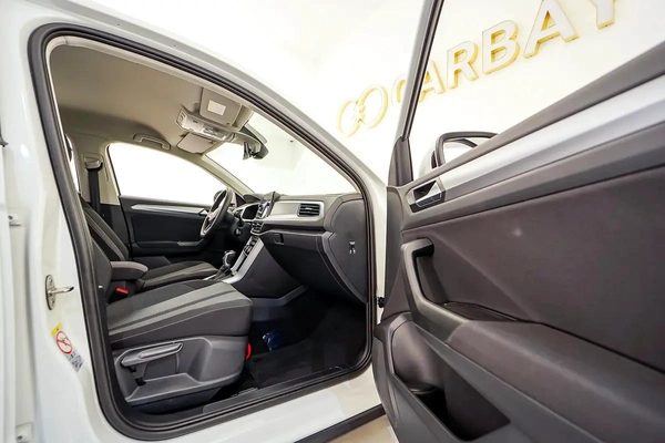 AED 1237 PM | VW T-ROC 2024 | UNDER 3 YEAR AGENCY WARRANTY SERVICE CONTRACT | LOW KMS | GCC