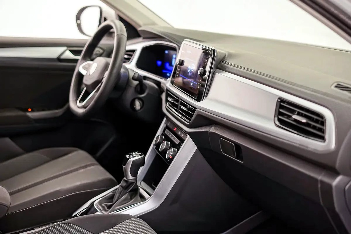 AED 1237 PM | VW T-ROC 2024 | UNDER 3 YEAR AGENCY WARRANTY SERVICE CONTRACT | LOW KMS | GCC-16-16