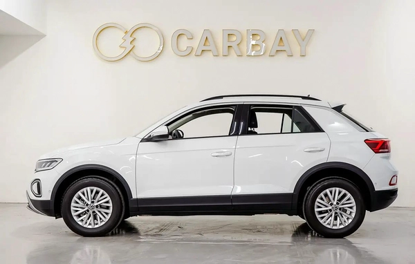 AED 1237 PM | VW T-ROC 2024 | UNDER 3 YEAR AGENCY WARRANTY SERVICE CONTRACT | LOW KMS | GCC