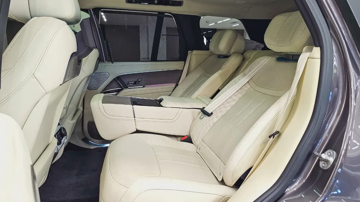 RANGE ROVER - VOGUE - FIRST EDITION - V8 P530 - GCC SPECS - UNDER WARRANTY - 2022 MODEL - GRAY/WHITE-9-9