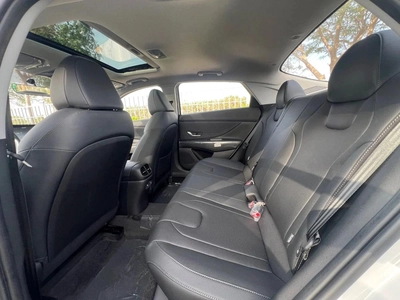 Hyundai Elantra-11