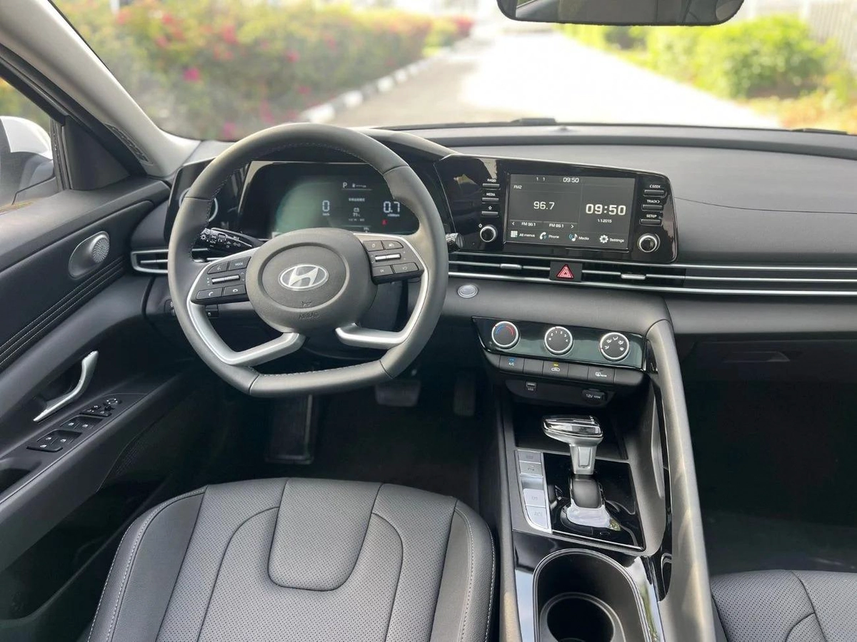 Hyundai Elantra-14-14