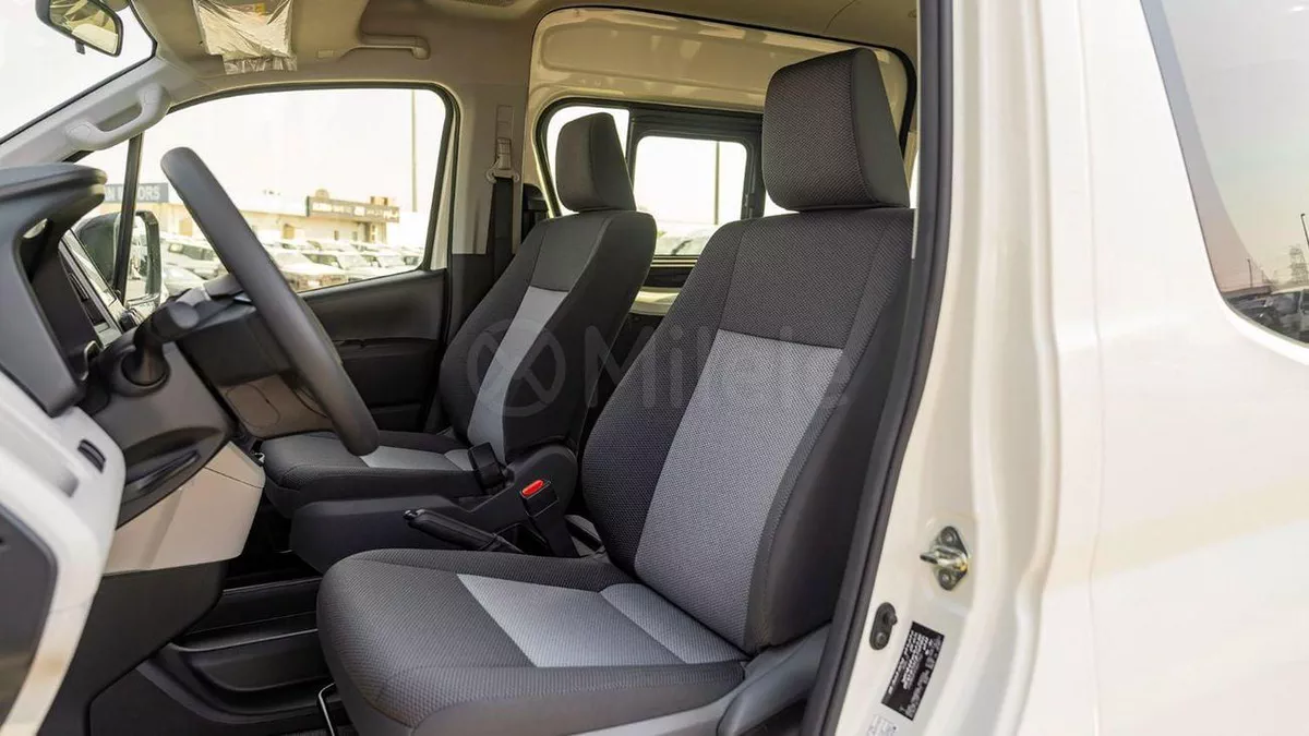 Toyota Hiace DX-8-0
