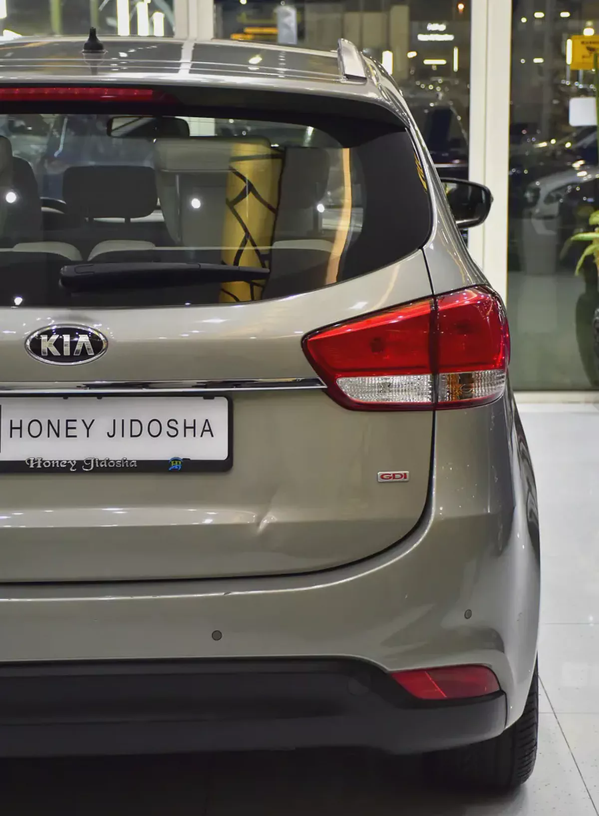 EXCELLENT DEAL for our KIA Carens 1.6L ( 2017 Model ) in Beige Color GCC Specs-8-8