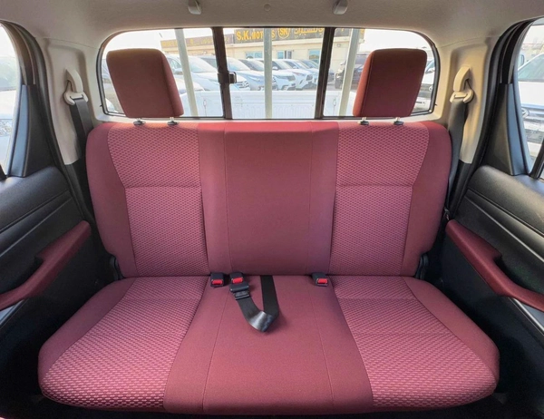 Toyota Hilux BASIC DOUBLE CABIN / 2.4L DIESEL A/T / CHROME HANDLE & REAL CHROME BUMPER (CODE # HD)