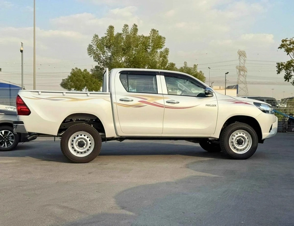 Toyota Hilux BASIC DOUBLE CABIN / 2.4L DIESEL A/T / CHROME HANDLE & REAL CHROME BUMPER (CODE # HD)