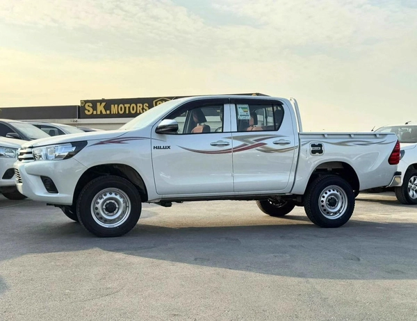 Toyota Hilux BASIC DOUBLE CABIN / 2.4L DIESEL A/T / CHROME HANDLE & REAL CHROME BUMPER (CODE # HD)