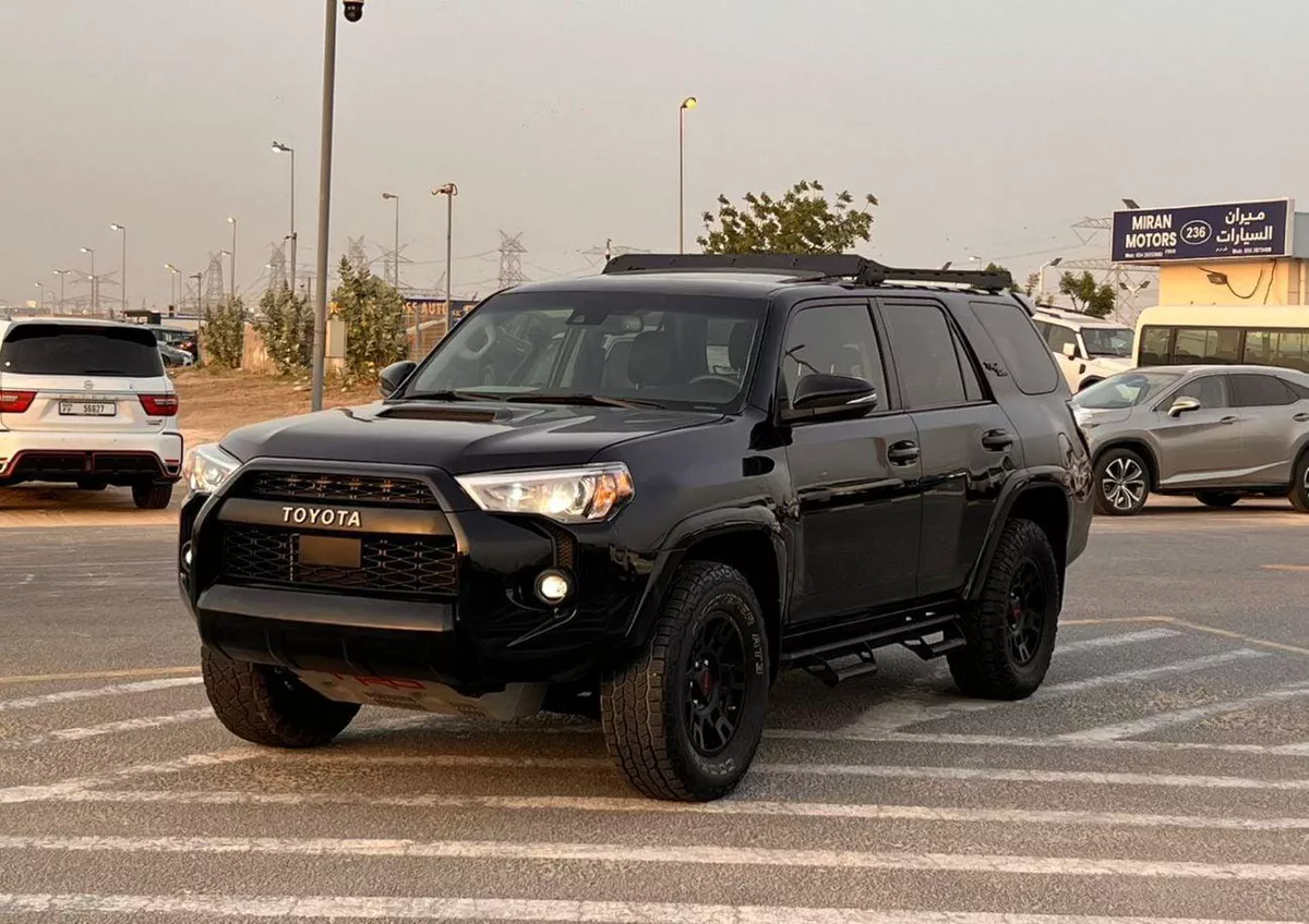 Toyota 4Runner  2023 Toyota 4Runner Full Option 4.0L V6 - Rear Camera - AWD 4x4 - Sunroof - Leather Se-2-0