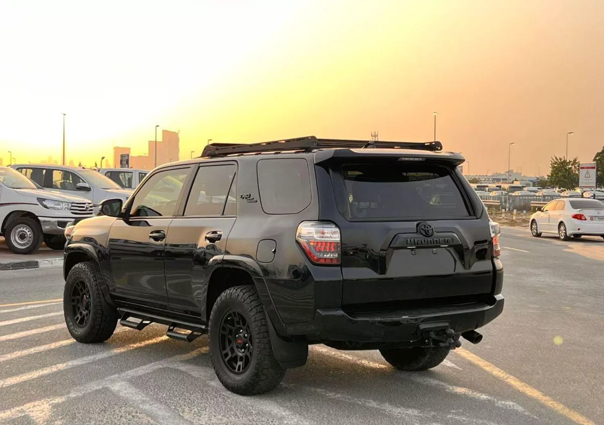 Toyota 4Runner  2023 Toyota 4Runner Full Option 4.0L V6 - Rear Camera - AWD 4x4 - Sunroof - Leather Se-4-0