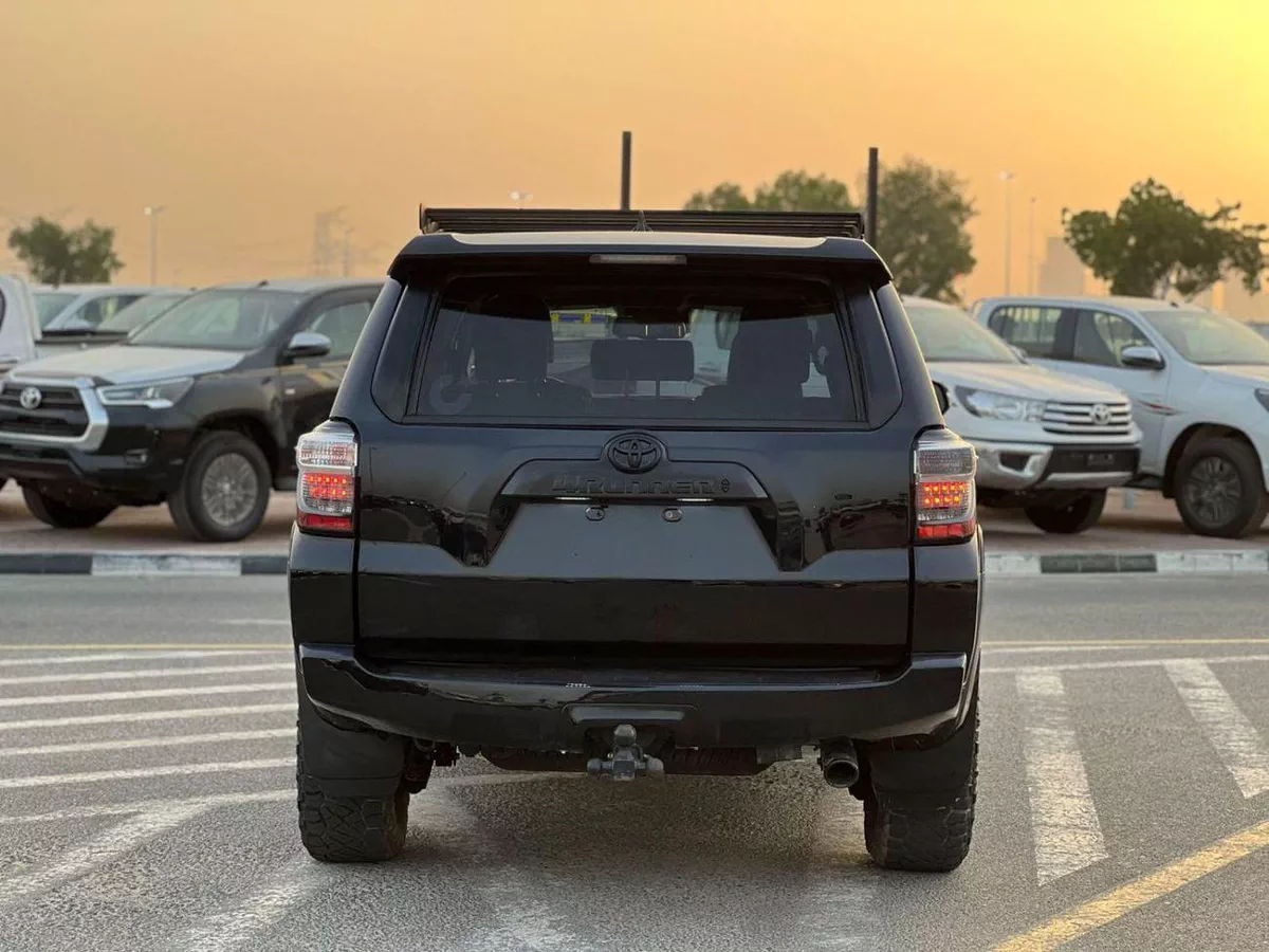 Toyota 4Runner  2023 Toyota 4Runner Full Option 4.0L V6 - Rear Camera - AWD 4x4 - Sunroof - Leather Se-5-0