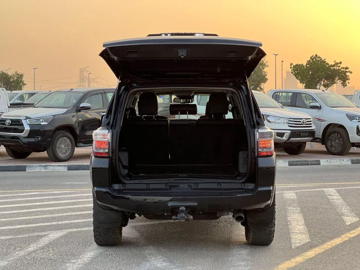Toyota 4Runner  2023 Toyota 4Runner Full Option 4.0L V6 - Rear Camera - AWD 4x4 - Sunroof - Leather Se-6-0