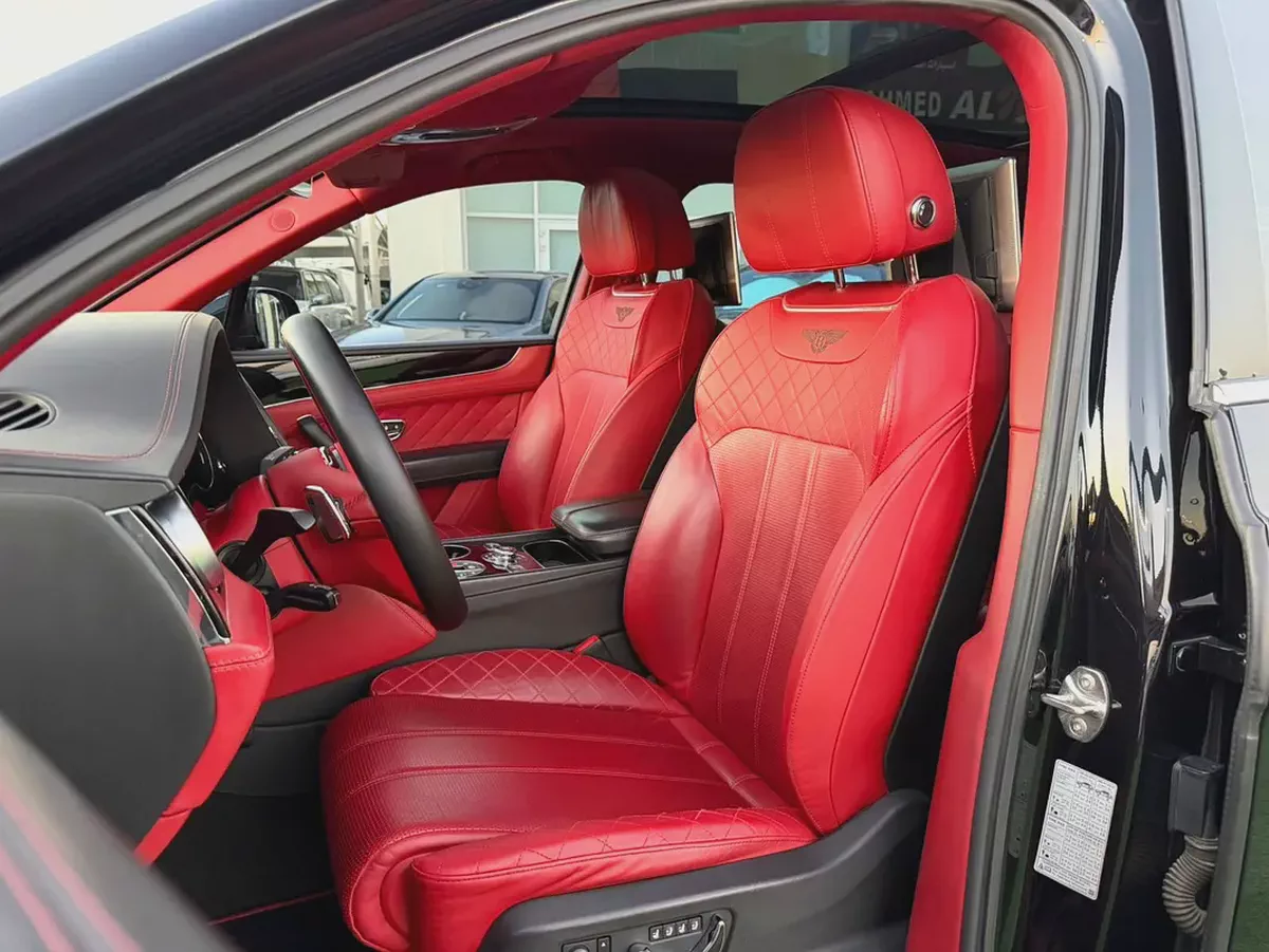 (2018) BENTLEY BENTYAGA //W12// GCC FULL OPTION -ORIGINAL PAINT--9-9