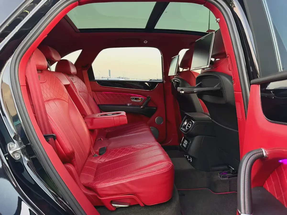 (2018) BENTLEY BENTYAGA //W12// GCC FULL OPTION -ORIGINAL PAINT--13-13