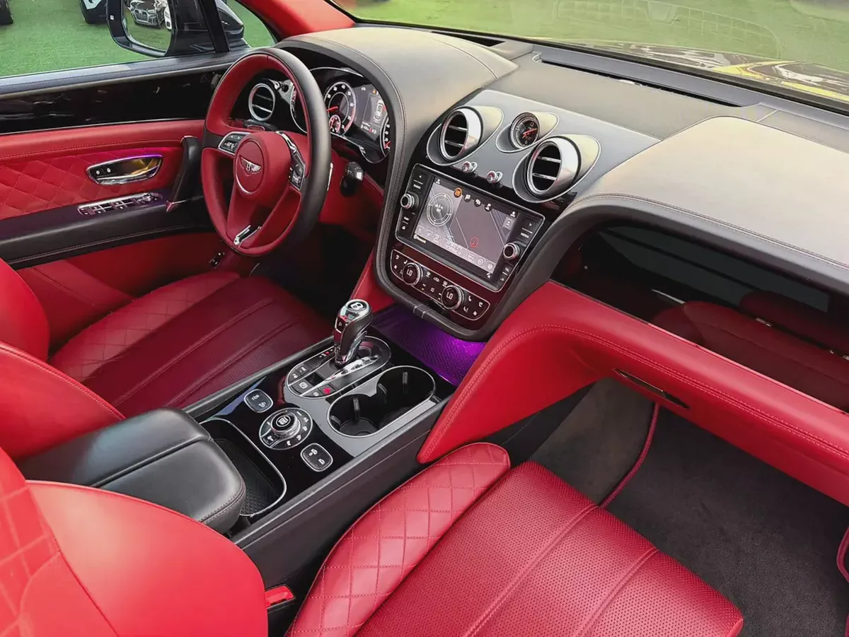 (2018) BENTLEY BENTYAGA //W12// GCC FULL OPTION -ORIGINAL PAINT--16-16