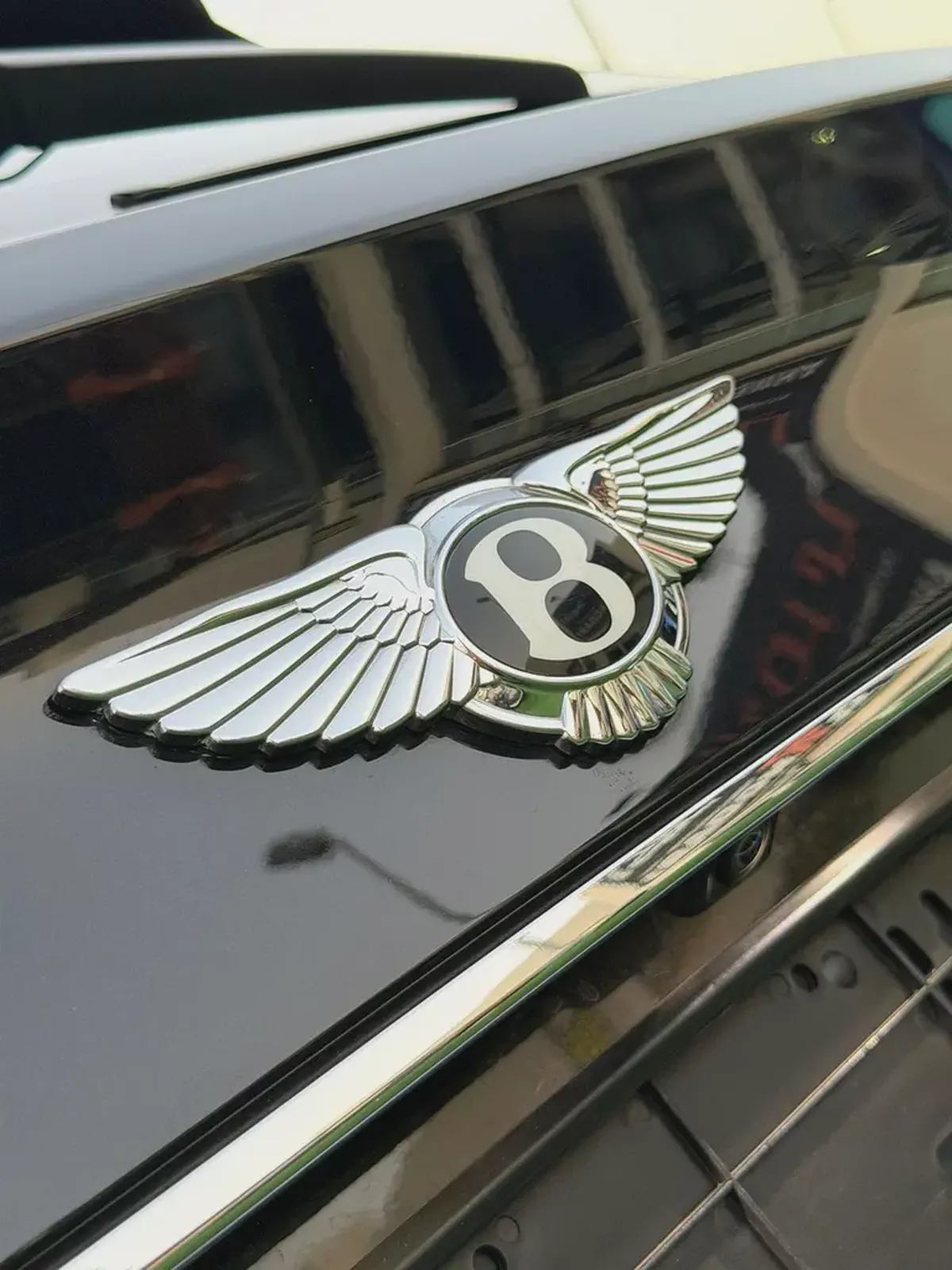 (2018) BENTLEY BENTYAGA //W12// GCC FULL OPTION -ORIGINAL PAINT--17-17