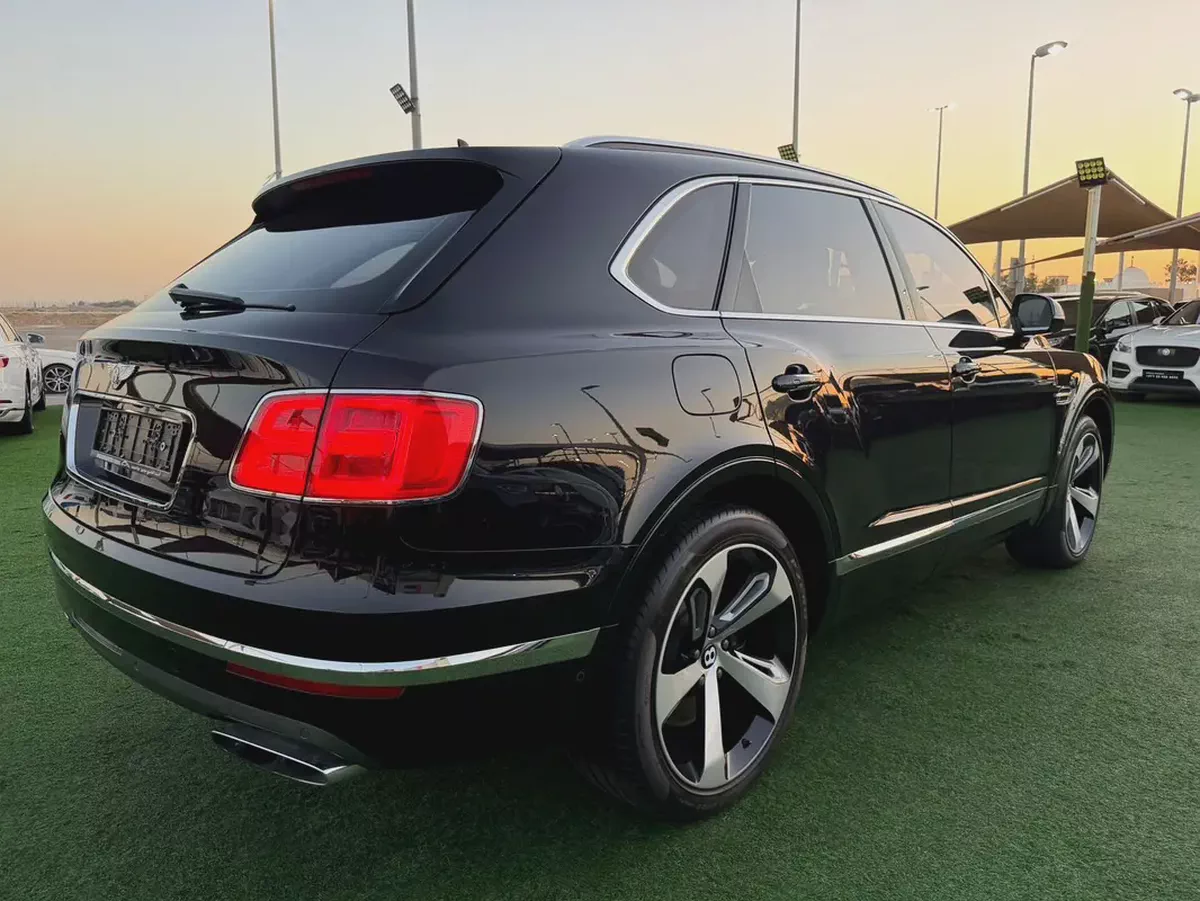(2018) BENTLEY BENTYAGA //W12// GCC FULL OPTION -ORIGINAL PAINT--4-4