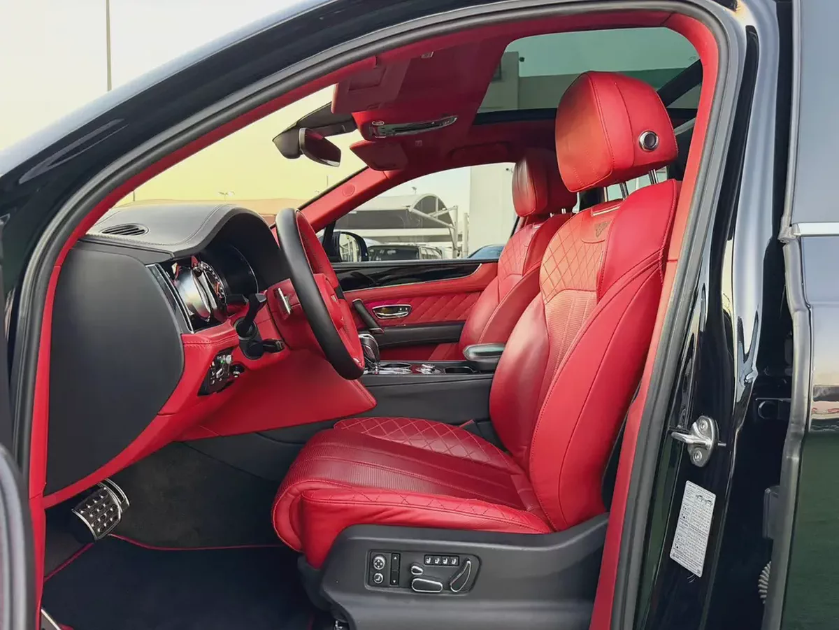 (2018) BENTLEY BENTYAGA //W12// GCC FULL OPTION -ORIGINAL PAINT--7-7