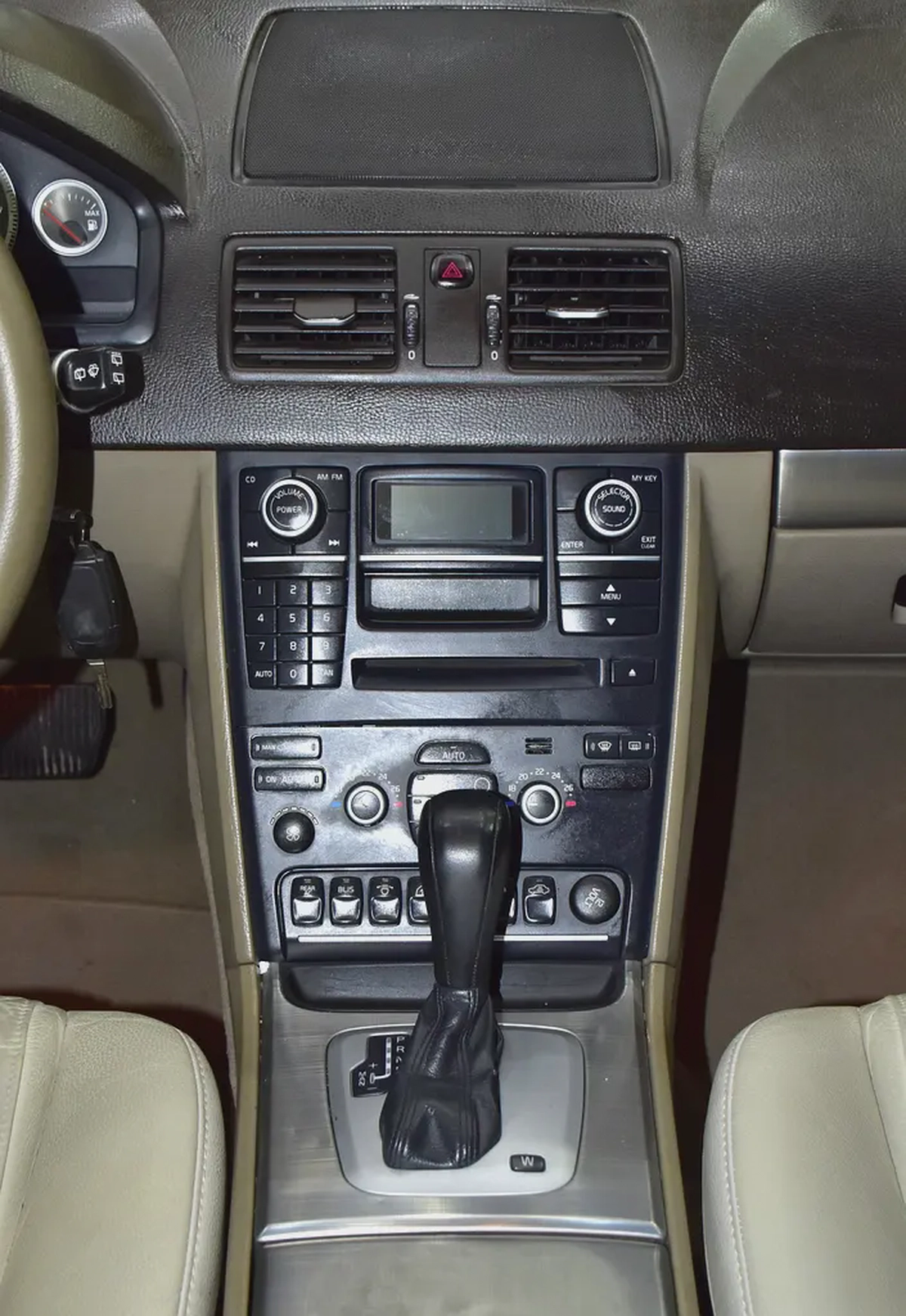 EXCELLENT DEAL for our Volvo XC90 3.2 AWD ( 2011 Model ) in Red Color GCC Specs-13-13