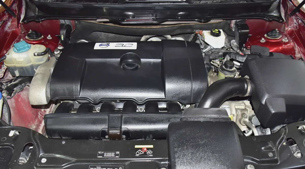 EXCELLENT DEAL for our Volvo XC90 3.2 AWD ( 2011 Model ) in Red Color GCC Specs-15-15