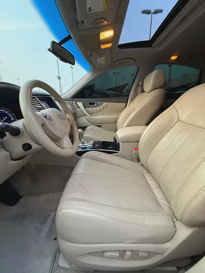 Infiniti QX70 Sport Luxury Plus 2017 - American Specs - Excellent Condition-10