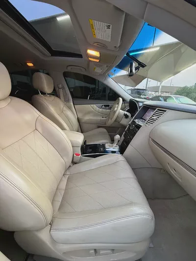 Infiniti QX70 Sport Luxury Plus 2017 - American Specs - Excellent Condition-14