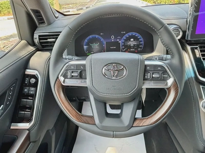 Toyota Land Cruiser VX 2026 | GCC Specs | Brand New-9