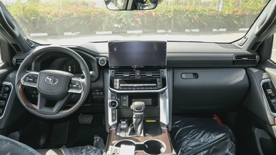 Toyota Land Cruiser VX 2026 | GCC Specs | Brand New-6