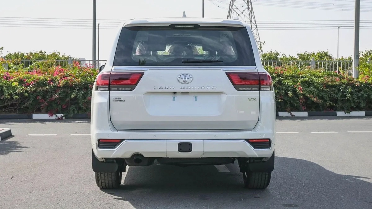Toyota Land Cruiser VX 2026 | GCC Specs | Brand New-4-4