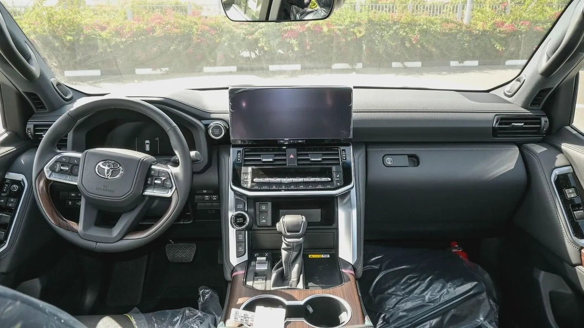 Toyota Land Cruiser VX 2026 | GCC Specs | Brand New-6-6