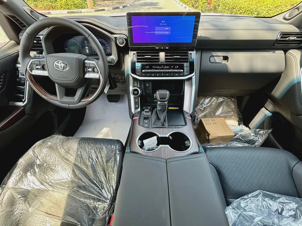 Toyota Land Cruiser VX 2026 | GCC Specs | Brand New-7-7