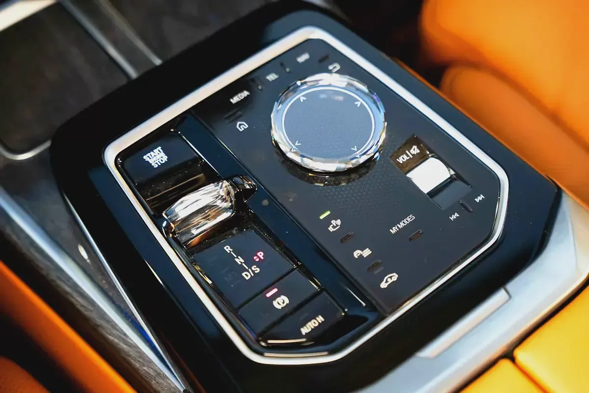 2026 BMW 735i Business Excellence | GCC | 1,700 KM | 2 Years Warranty | AED 335,000-13-13