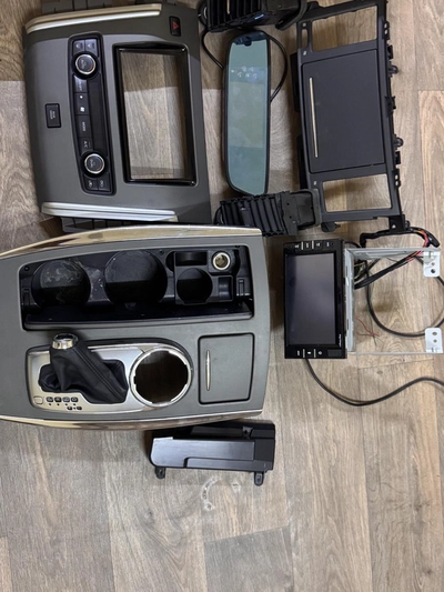nissan patrol platinum ( 2012 to 2024 ) full interar dashboard with original screen and air conditioner airflow plus canter mirror (still use never used-0