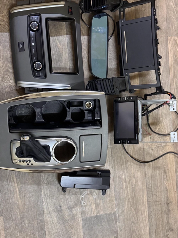 nissan patrol platinum ( 2012 to 2024 ) full interar dashboard with original screen and air conditioner airflow plus canter mirror (still use never used