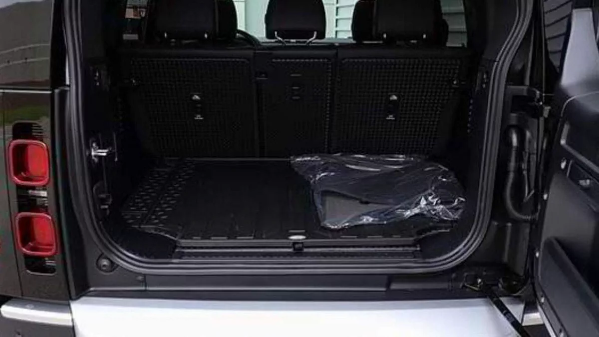 Land Rover Defender 110 S P400 3.0P AT AWD MY2024 – BLACK-4-0
