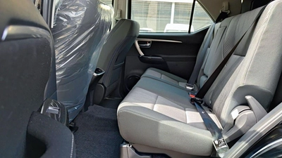 Toyota Fortuner EXR Toyota Fortuner / 2.7L V4 Petrol /  Climate Control / Only for Africa Special Price-9