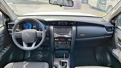 Toyota Fortuner EXR Toyota Fortuner / 2.7L V4 Petrol /  Climate Control / Only for Africa Special Price-12