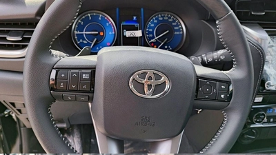 Toyota Fortuner EXR Toyota Fortuner / 2.7L V4 Petrol /  Climate Control / Only for Africa Special Price-13