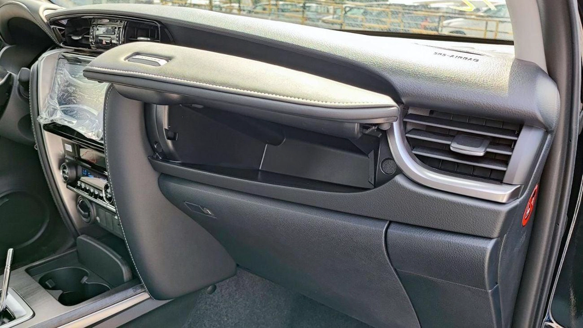 Toyota Fortuner EXR Toyota Fortuner / 2.7L V4 Petrol /  Climate Control / Only for Africa Special Price-15-0